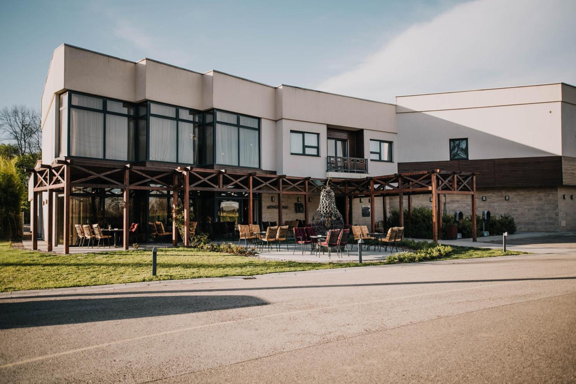 Hotel & Distillery Monogram Gradac  Ngoại thất bức ảnh