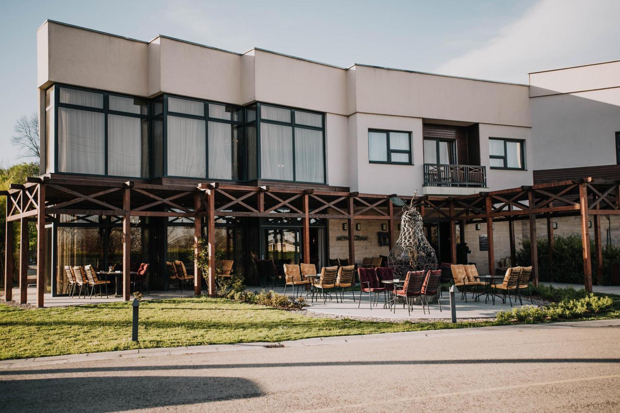 Hotel & Distillery Monogram Gradac  Ngoại thất bức ảnh