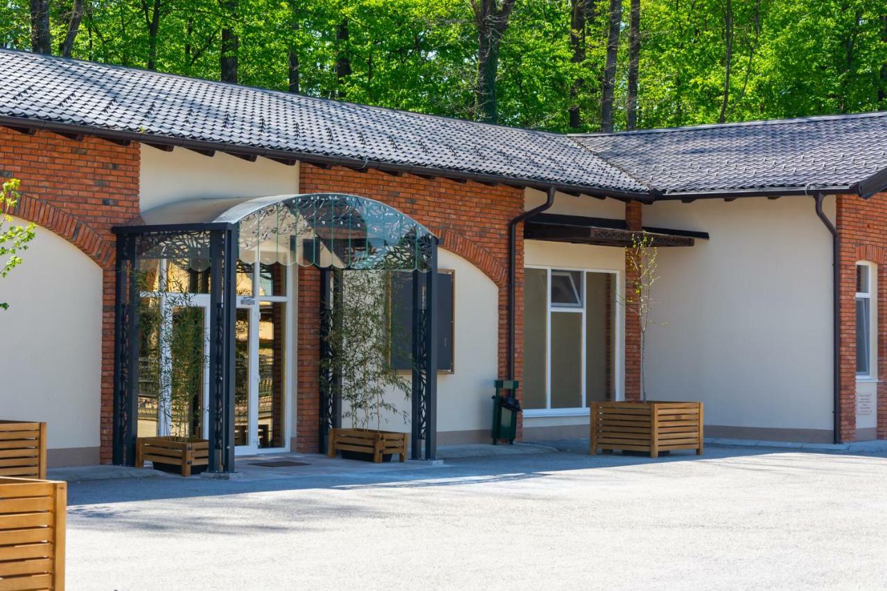 Hotel & Distillery Monogram Gradac  Ngoại thất bức ảnh