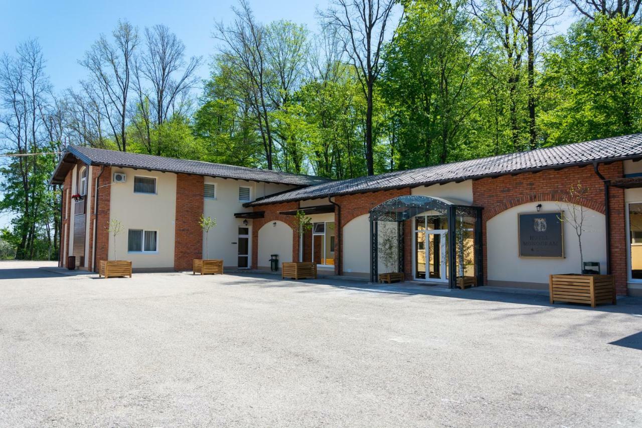 Hotel & Distillery Monogram Gradac  Ngoại thất bức ảnh