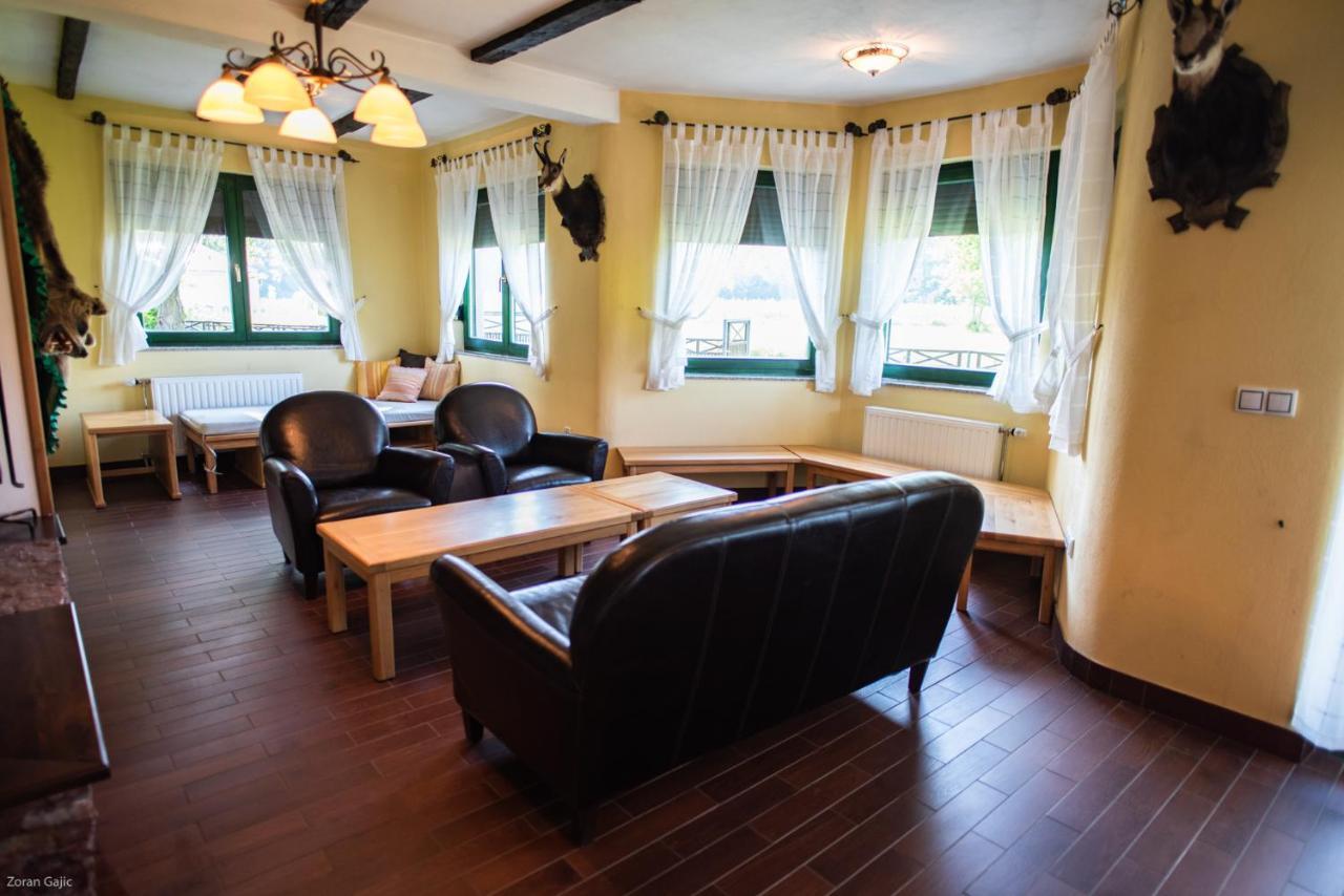 Hotel & Distillery Monogram Gradac  Ngoại thất bức ảnh