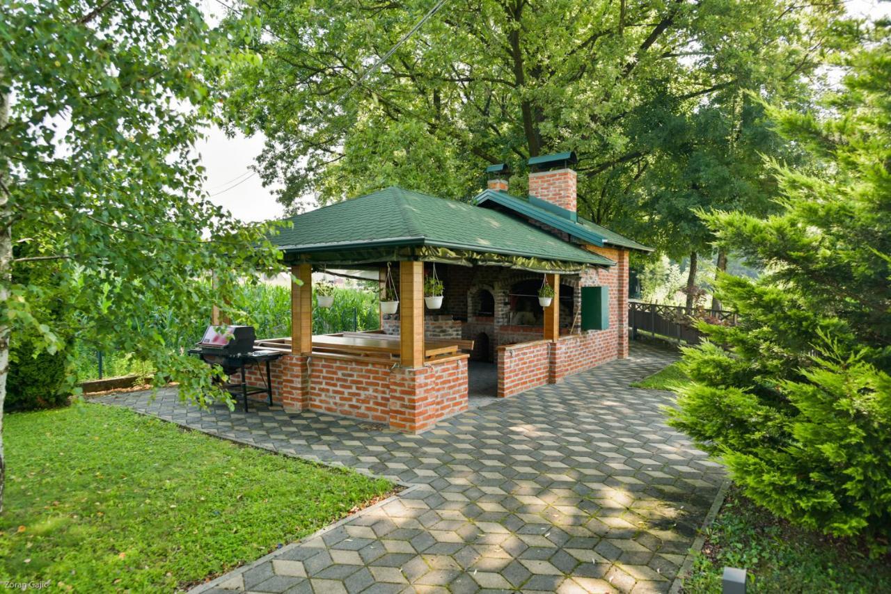 Hotel & Distillery Monogram Gradac  Ngoại thất bức ảnh